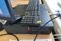 Stationær computer LENOVO ThinkCentre samt mus og tastatur