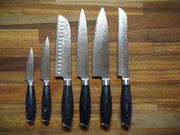 Stort knivsæt, 6 stk. knive udført i 67 lags Damaskus stål.