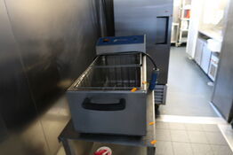 Vandbad ANTUNES med rustfri stålbord