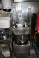 Vaskestation, papirdispenser, sæbedispenser m.m.