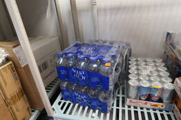 Div. Kildevand, energy drink REDBULL, juice CAPRI-SUN m.m.