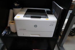 Printer HP LaserJet Pro M402dne samt labelprinter ZEBRA