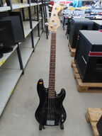 Bas SQUIER P BASS by FENDER inkl. Stativ