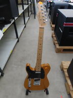 Guitar SQUIER TELE by FENDER inkl. stativ