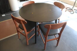 Bord og 4 stk. stole
