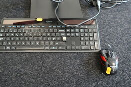 Skærm SAMSUNG samt tastatur og mus