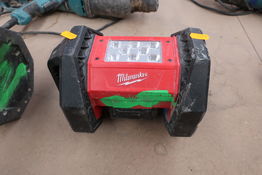 Arbejdslampe MILWAUKEE M18 AL med batteri