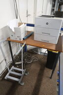 Printer HP M506, bord og affaldsstativ