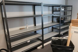 Lagerreol uden indhold
