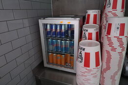 Køleskab VESTFROST med div. Energydrink REDBULL