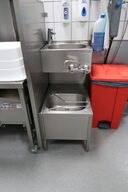 Vaskestation, papirdispenser, sæbedispenser m.m.