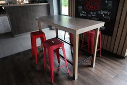 Barbord med 4 stk. barstole