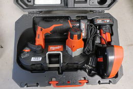 Båndsav MILWAUKEE M12 BS inkl. 2 stk. batterier samt lader