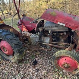 Traktor MASSEY FERGUSON