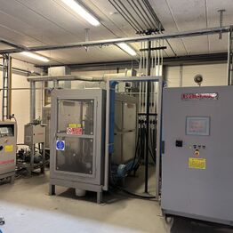 PU skum anlæg, robotarm og andet overskud fra Venning Maskinfabrik