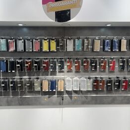 LYNAUKTION - OnePhone Randers *Mobilcovers, butiksinventar m.v*