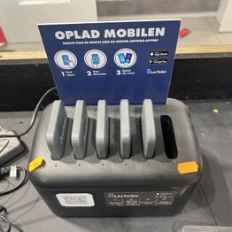 LYNAUKTION - OnePhone Randers *Mobilcovers, butiksinventar m.v*