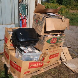 Effekter fra Eventbureau *Del 7 - Chafing dishes, plastkasser, scene m.v.* - Sorø