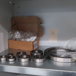 CNC Products ApS *Del 2 - Værkstedsskabe - Værktøj - Maskinskruestik - m.v.*