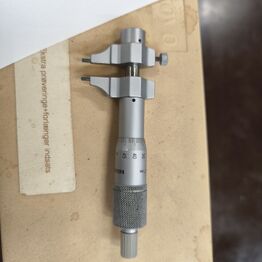 CNC Products ApS *Del 2 - Værkstedsskabe - Værktøj - Maskinskruestik - m.v.*