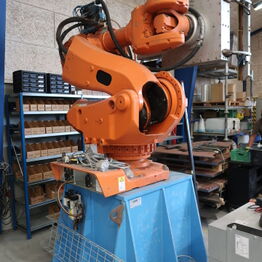 Truck, robotarm og div. byggematerialer fra Venning Maskinfabrik