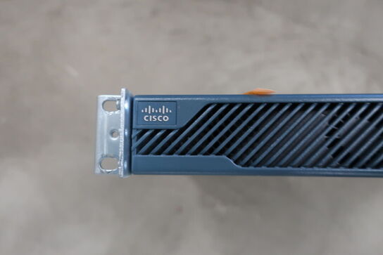 3 stk. firewall samt switch CISCO