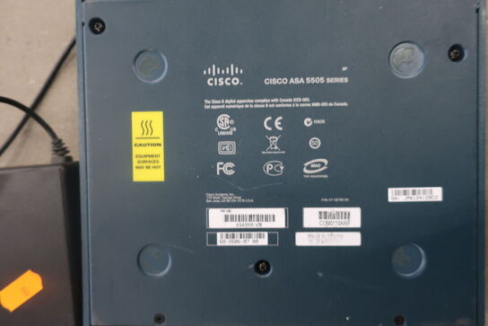 3 stk. firewall samt switch CISCO