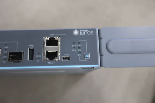 3 stk. firewall samt switch CISCO