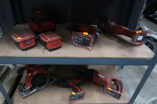 5 stk. Håndværktøj HILTI med 3 stk. Batterier og lader og støvsuger