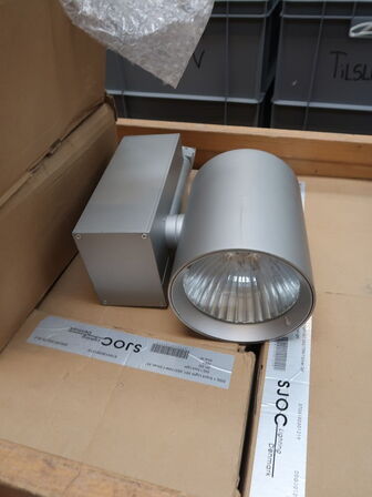 SJOC 70w metalhalogen, adaptor til Global 3F lysskinner, silver 36° + kasse med ekstra lyskilder (20 stk. spot)