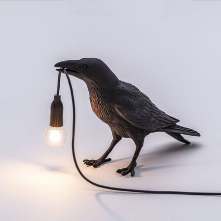 Ravneformet LED lampe siddende ravn