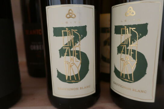 7 fl. Hvidvin LEITZ Eins Zwei Dry Sauvignon Blanc 2023