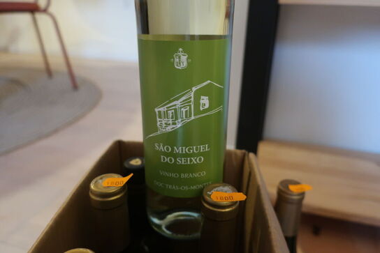 9 fl. Hvidvin, rødvin, rosévin