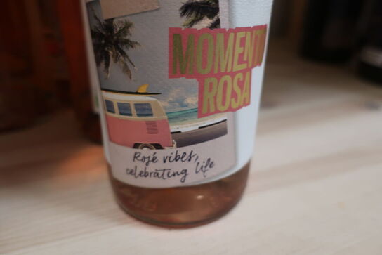 8 fl. Hvidvin/rosévin AIX, VILLA, MOMENTO ROSA