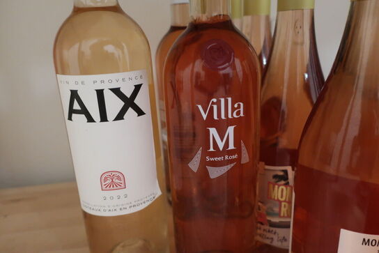 8 fl. Hvidvin/rosévin AIX, VILLA, MOMENTO ROSA