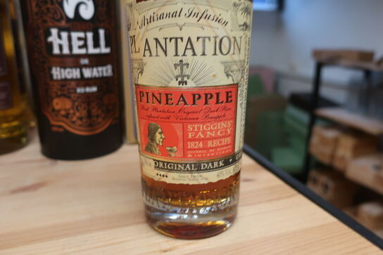 1 fl. Rom PLANTATION Pineapple
