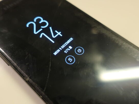 Smartphone SAMSUNG Galaxy A3 (bemærk skader)