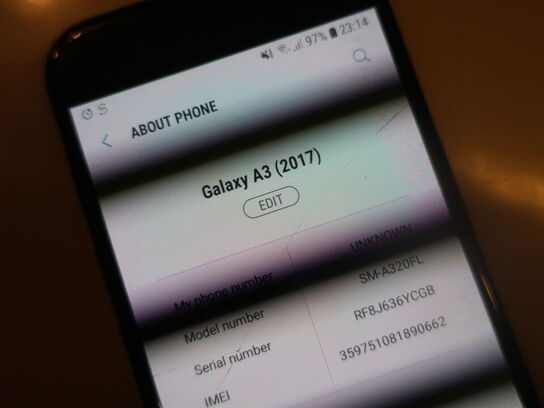 Smartphone SAMSUNG Galaxy A3 (bemærk skader)
