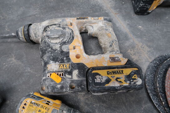 2 stk. akku håndværktøj DEWALT DCD791 med 2 stk. batterier og lader 