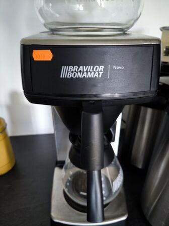 Kaffemaskine BRAVILOR BONAMAT samt 2 stk. termokander