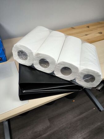 Skrivebord med indhold