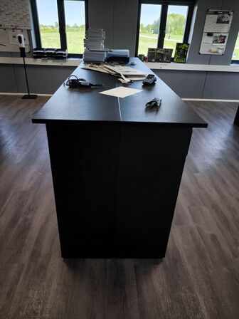 8 stk. skabe/reoler med topplade