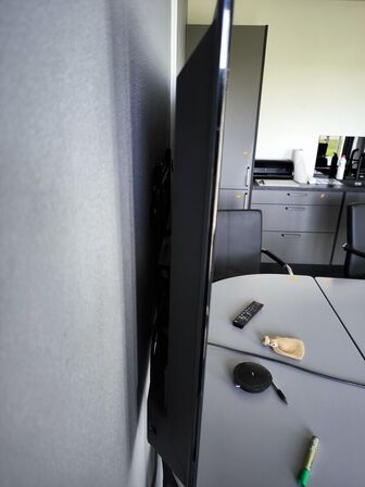 Fjernsyn SONY Bravia med fjernbetjening