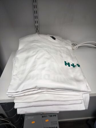 Div. T-shirts, rengøringsmidler, plastiklommer