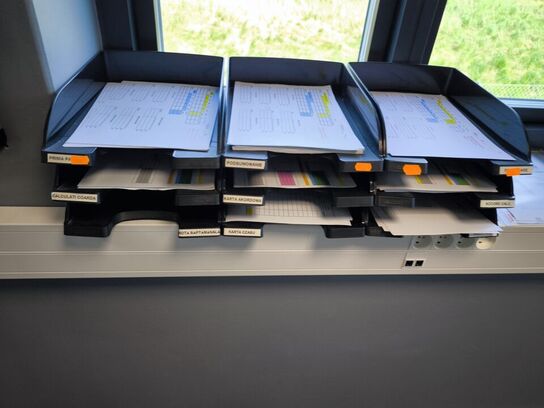 2 stk. whiteboard, div. Covers, spritdispenser m.m.