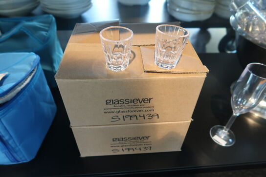 Plastkopper, plastglas, køletasker m.m.