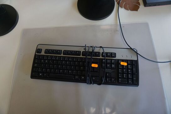 2 stk. skærme + tastatur