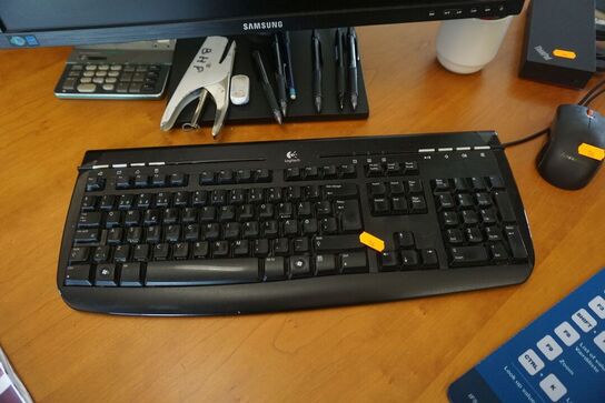 Skærm SAMSUNG, mus og tastatur