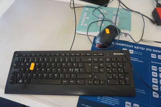 2 stk. skærme + tastatur og mus