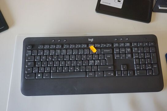 2 stk. skærme + tastatur og mus